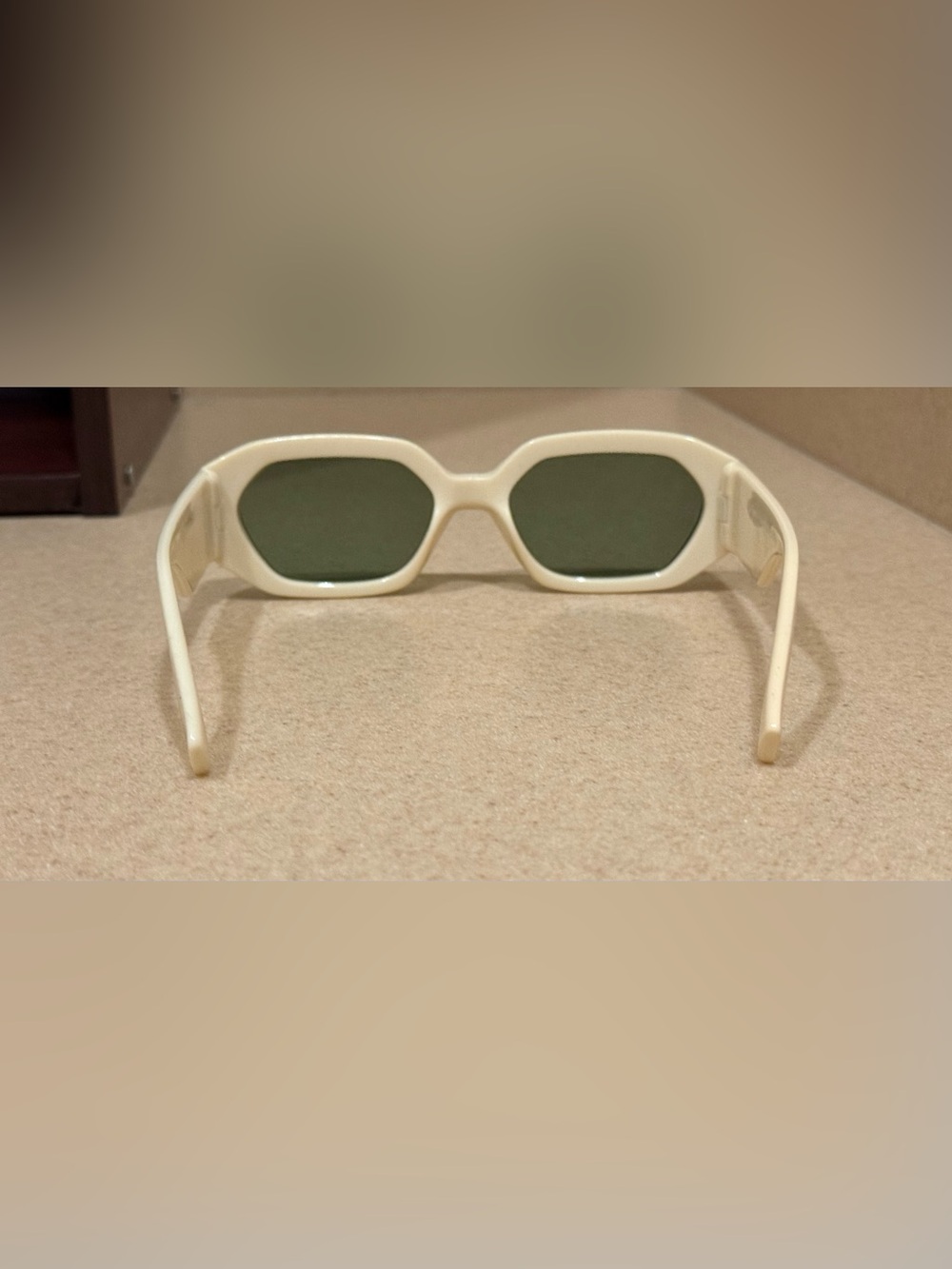 Le Specs Slaptrash Ivory Sunglasses Cream Frame Green Lens EUC - Picture 5 of 8